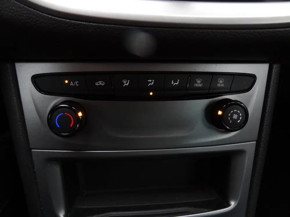 Opel Astra 1.2 Business Edition (bj 2022) uit 2022, foto 14