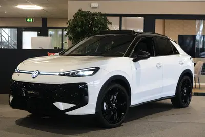 Volkswagen T-Roc 1.5 eTsi R-Line DSG 150PK Pano ACC 360CAM uit 2026