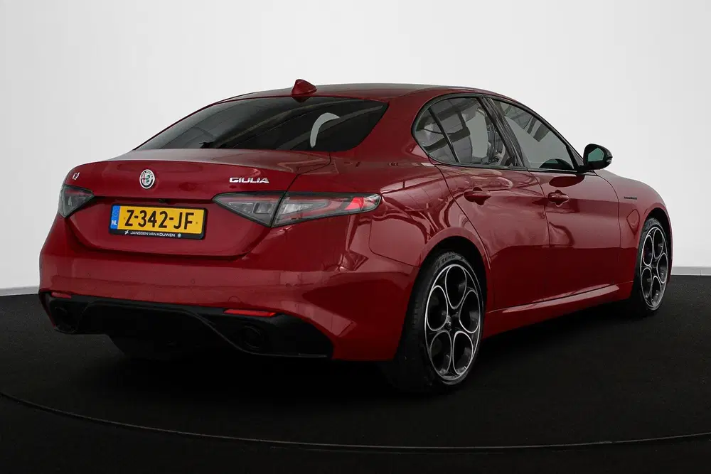 Alfa Romeo Giulia 2.0 T GME AWD Competizione 280PK Facelift uit 2024, foto 3