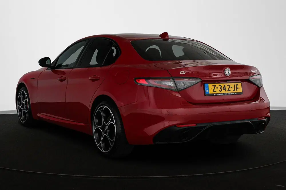 Alfa Romeo Giulia 2.0 T GME AWD Competizione 280PK Facelift uit 2024, foto 4