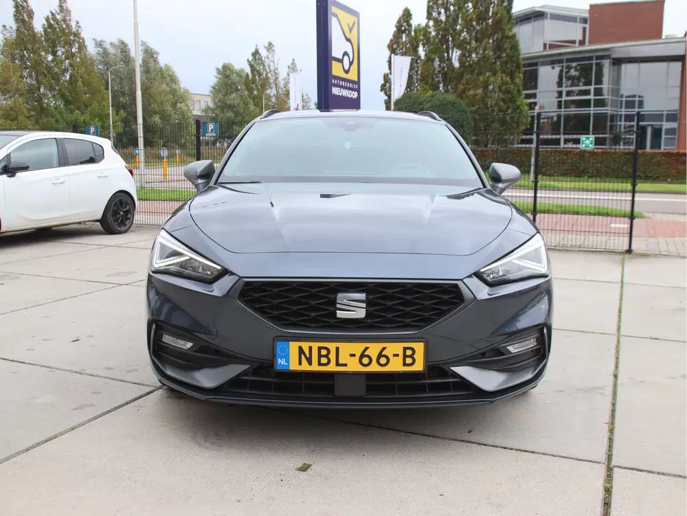 SEAT Leon 1.5 TSI FR Business Intense Automaat uit 2023, foto 2