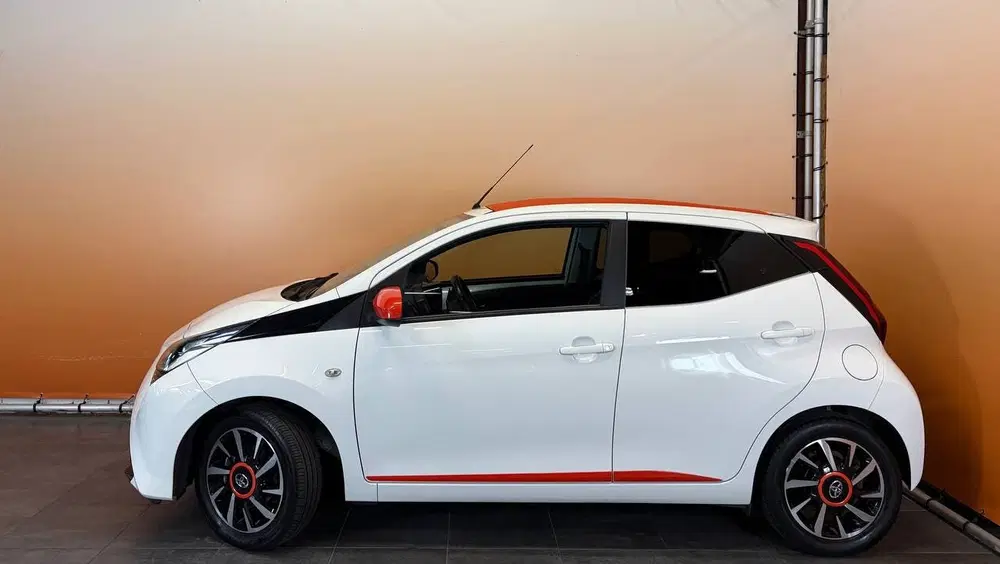Toyota Aygo 1.0 VVT-i x-otic cabriotop uit 2019, foto 3