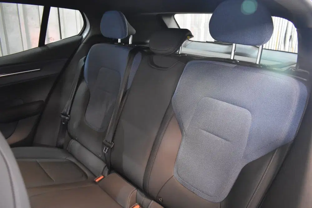 Volvo EX30 Extended Core 69kWh uit 2024, foto 12