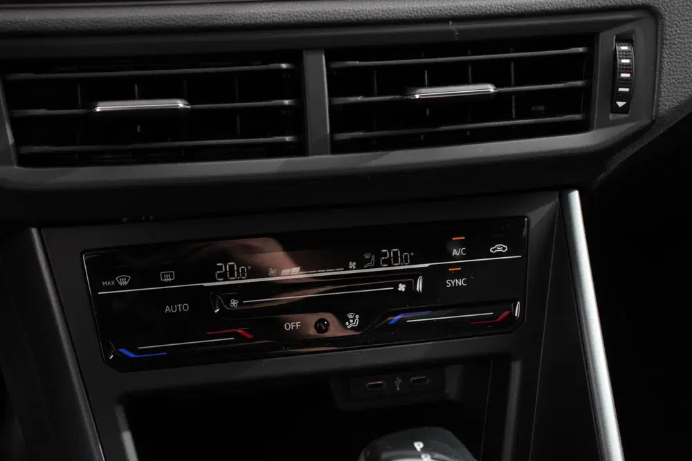 Volkswagen Polo 1.0 TSI DSG R-Line Panorama dak Navigatie uit 2024, foto 15