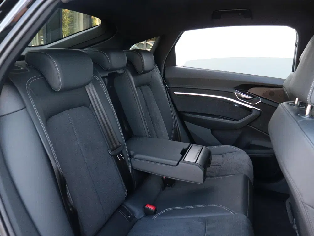 Audi e-tron 50 quattro S edition 71 kWh uit 2022, foto 10