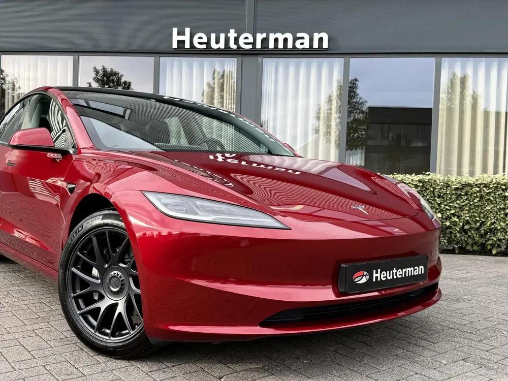 Tesla Model 3 RWD Highland Premium uit 2023, foto 11