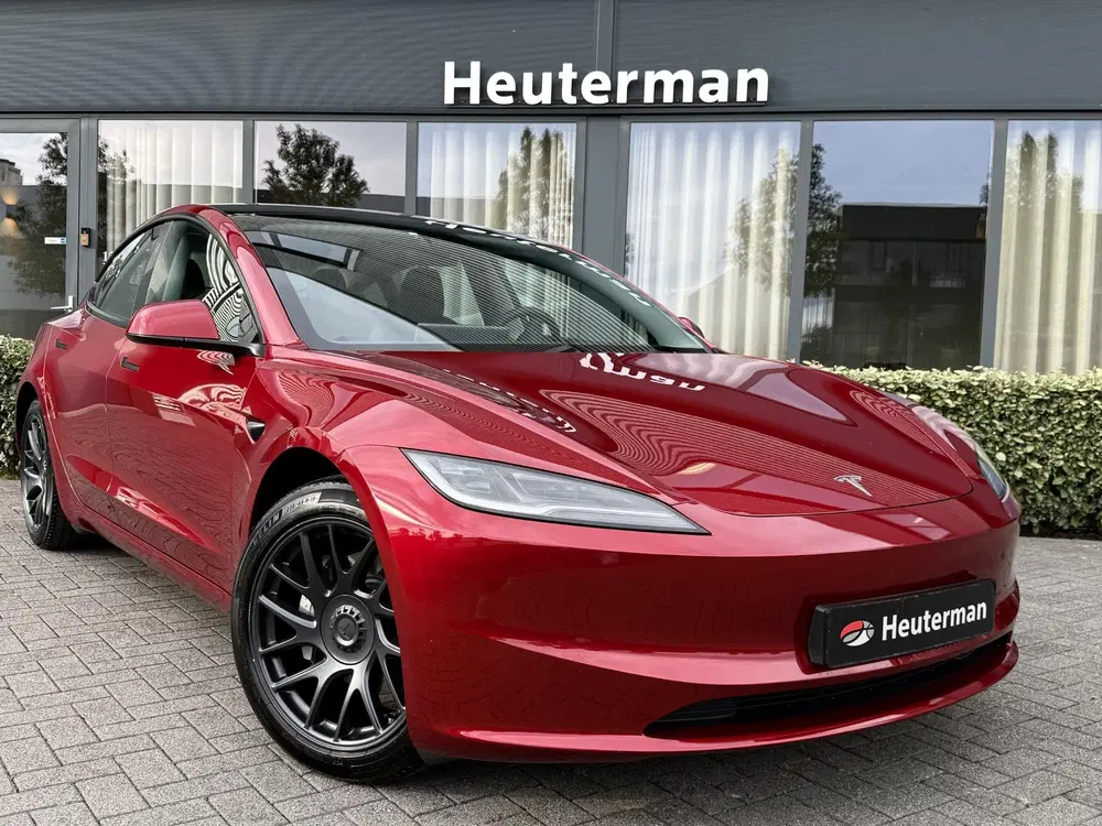 Tesla Model 3 RWD Highland Premium uit 2023, foto 2