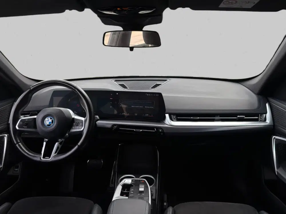 BMW iX1 XDrive30 Launch Edition M-SPORT 96% SOH (N uit 2023, foto 2