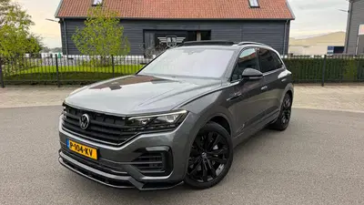 Volkswagen Touareg 3.0 TSi eHybrid 4MOTION R-Line Panoramada uit 2020