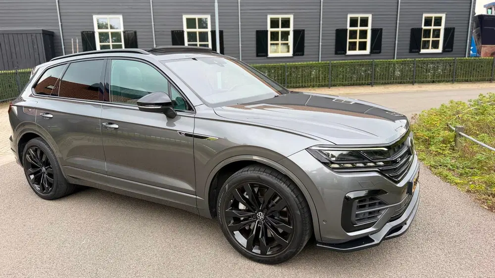 Volkswagen Touareg 3.0 TSi eHybrid 4MOTION R-Line Panoramada uit 2020, foto 10