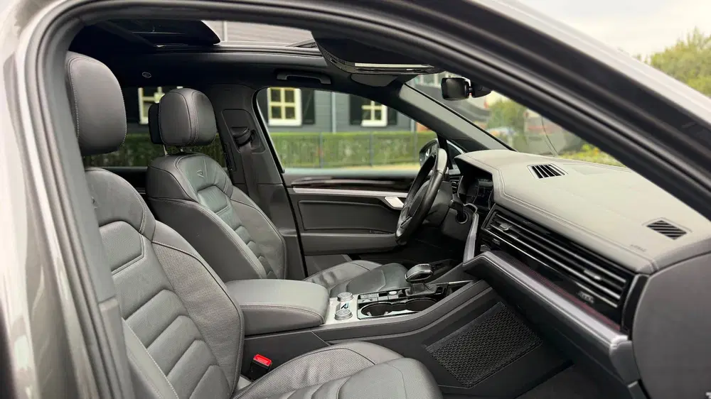 Volkswagen Touareg 3.0 TSi eHybrid 4MOTION R-Line Panoramada uit 2020, foto 15