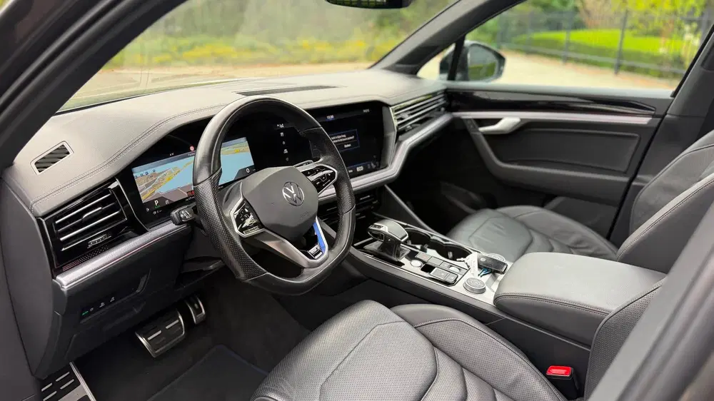 Volkswagen Touareg 3.0 TSi eHybrid 4MOTION R-Line Panoramada uit 2020, foto 3