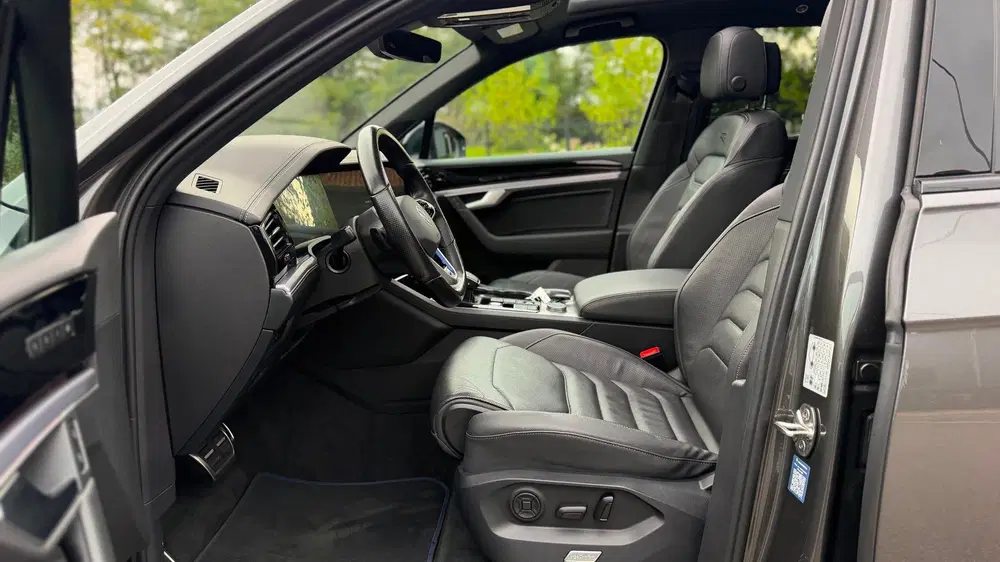 Volkswagen Touareg 3.0 TSi eHybrid 4MOTION R-Line Panoramada uit 2020, foto 5
