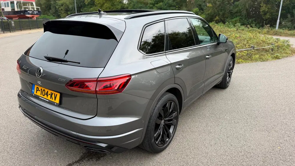 Volkswagen Touareg 3.0 TSi eHybrid 4MOTION R-Line Panoramada uit 2020, foto 8