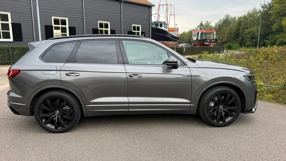 Volkswagen Touareg 3.0 TSi eHybrid 4MOTION R-Line Panoramada uit 2020, foto 9