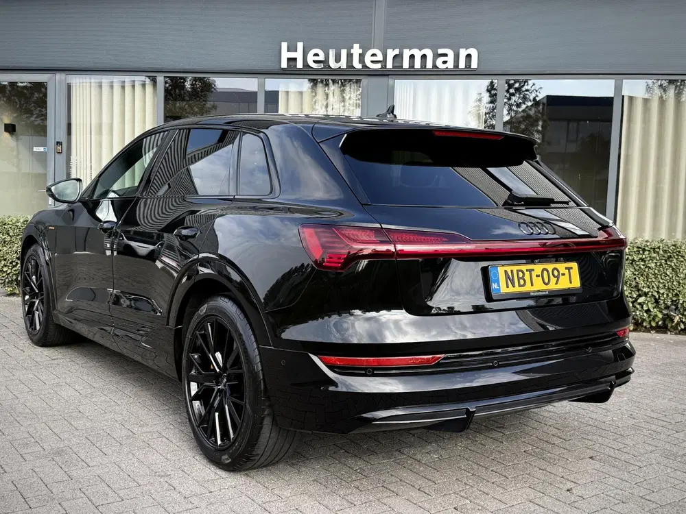 Audi e-tron 55 Quattro S Line Black Edition uit 2023, foto 12