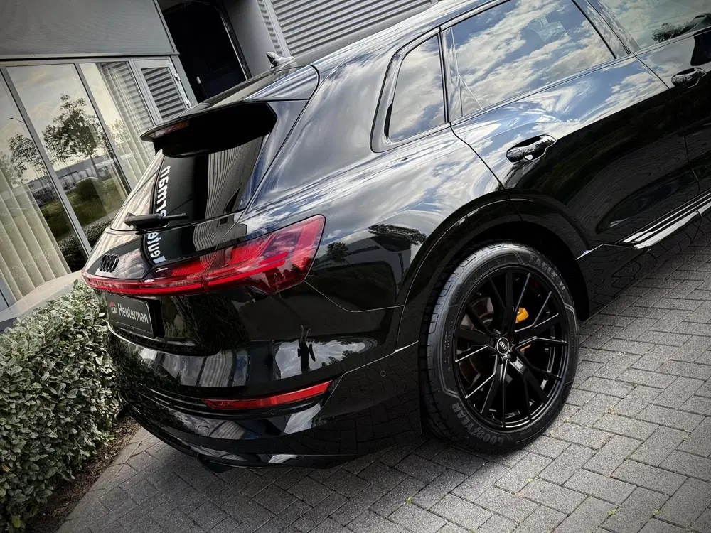 Audi e-tron 55 Quattro S Line Black Edition uit 2023, foto 15