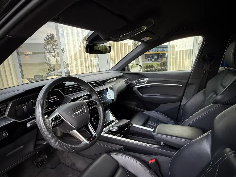 Audi e-tron 55 Quattro S Line Black Edition uit 2023, foto 3