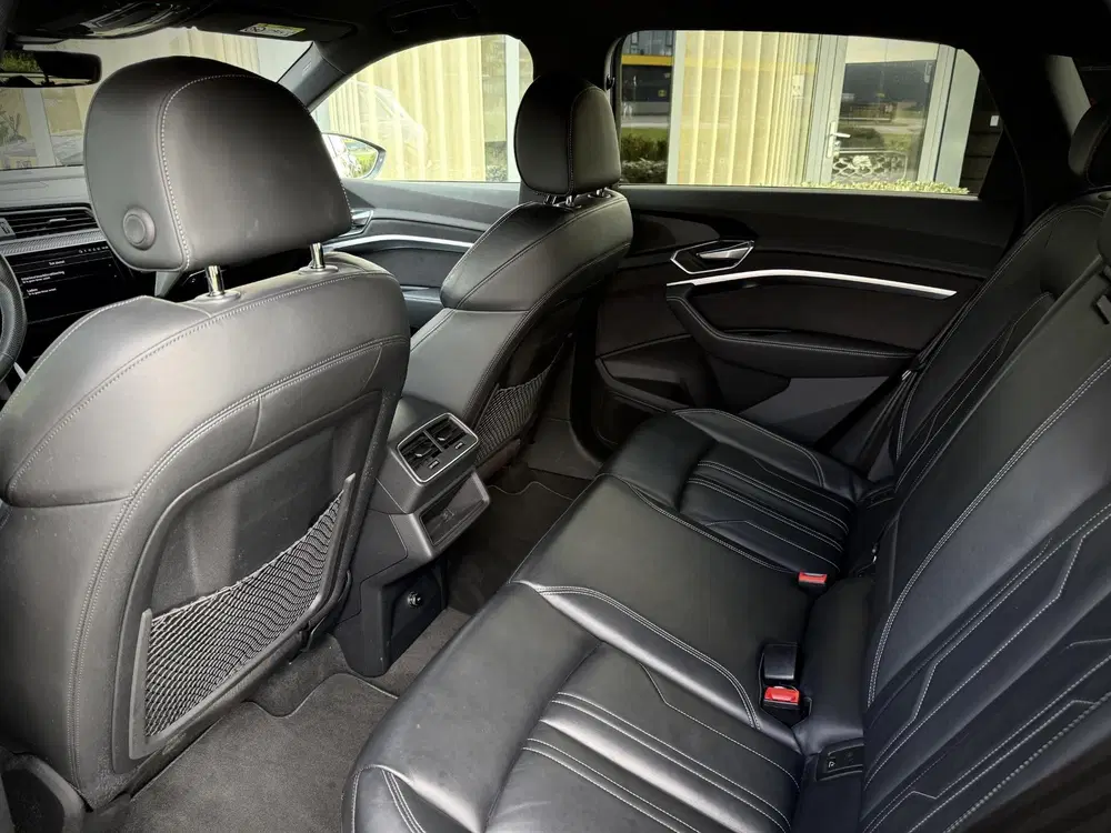 Audi e-tron 55 Quattro S Line Black Edition uit 2023, foto 4