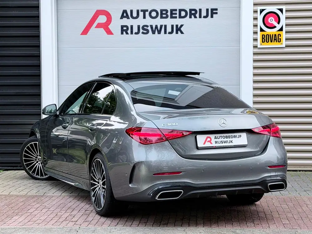 Mercedes-Benz C-Klasse 300 AMG Line Pano uit 2021, foto 3