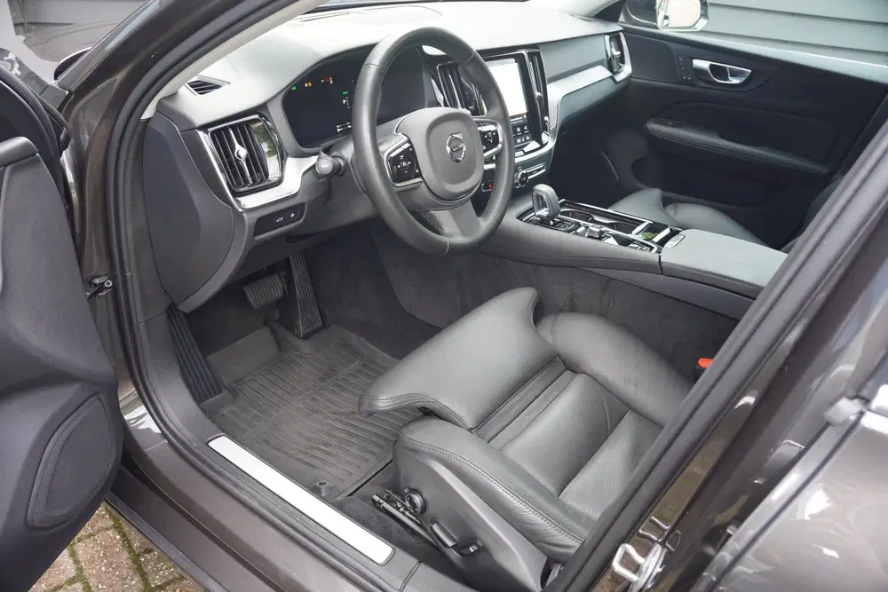 Volvo V60 2.0 T8 Plug-in hybrid AWD Plus Bright uit 2024, foto 12