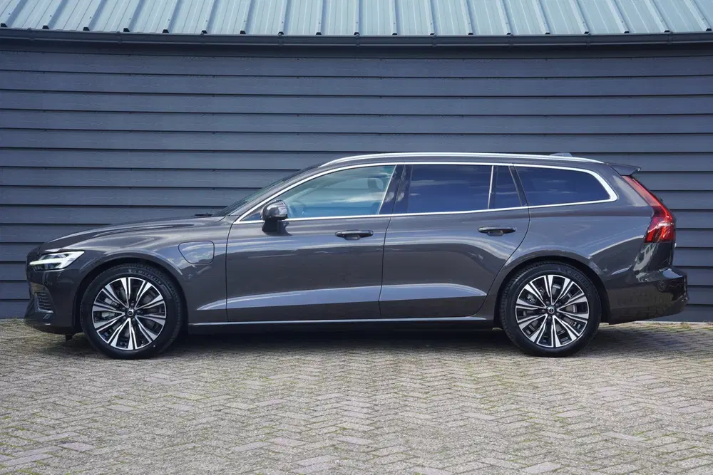 Volvo V60 2.0 T8 Plug-in hybrid AWD Plus Bright uit 2024, foto 3