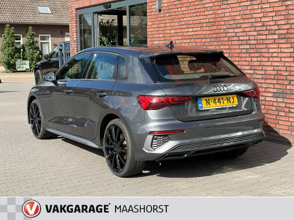 Audi A3 45 TFSI e S edition Competition Plug-In Pa uit 2021, foto 4