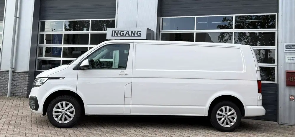 Volkswagen Transporter 2.0 TDI L2H1 28 Highline 150PK Automa uit 2021, foto 3