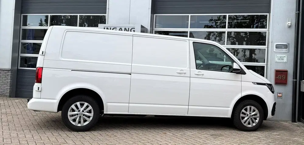 Volkswagen Transporter 2.0 TDI L2H1 28 Highline 150PK Automa uit 2021, foto 4