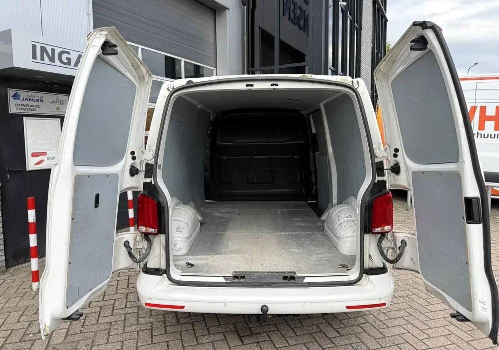 Volkswagen Transporter 2.0 TDI L2H1 28 Highline 150PK Automa uit 2021, foto 6