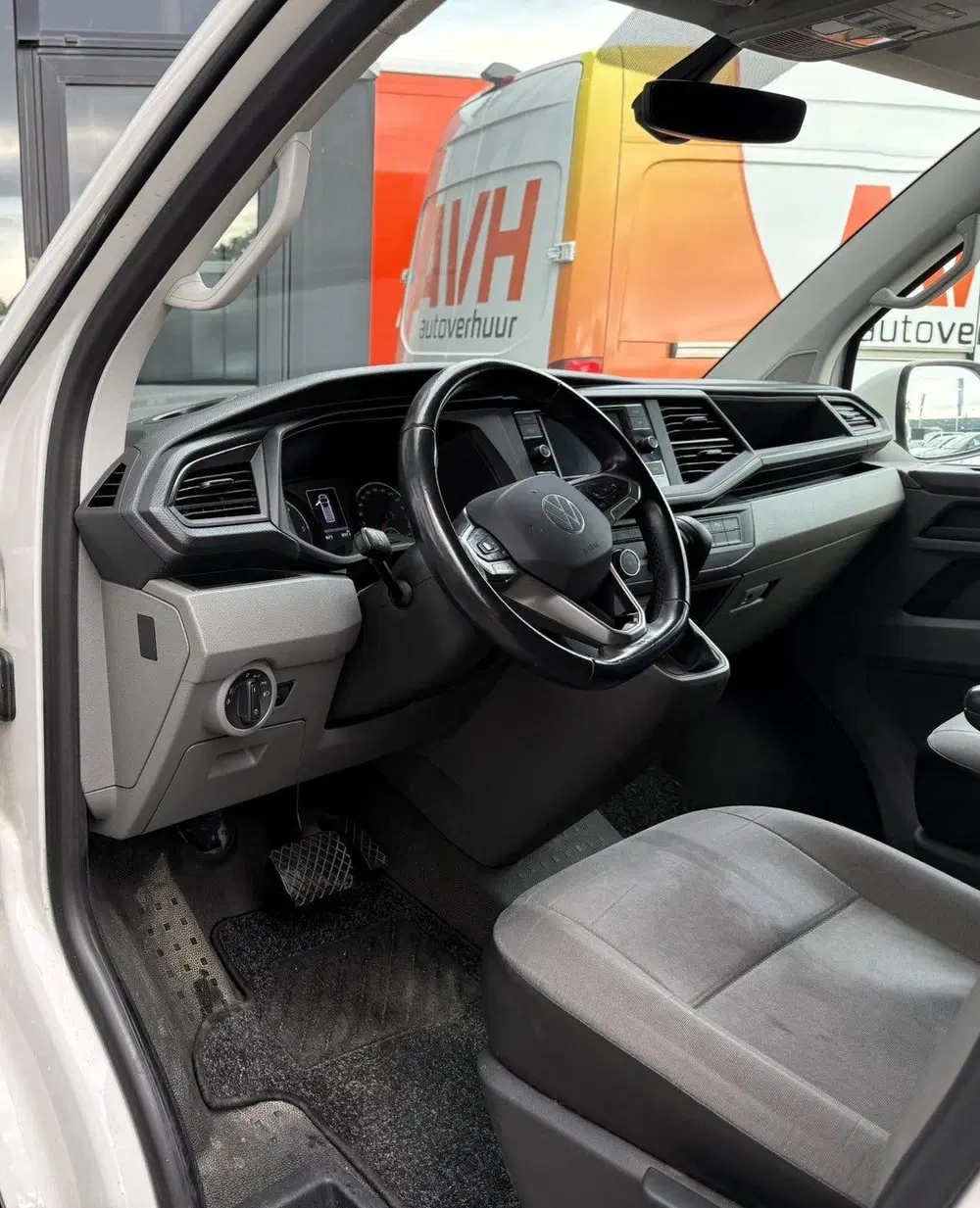 Volkswagen Transporter 2.0 TDI L2H1 28 Highline 150PK Automa uit 2021, foto 7