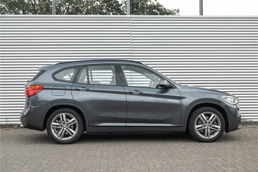 BMW X1 sDrive20i M Sport Automaat uit 2019, foto 3