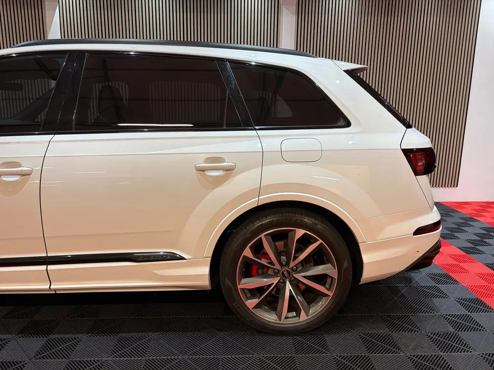 Audi Q7 60 TFSI e quattro Competition Panoroma dak uit 2021, foto 14
