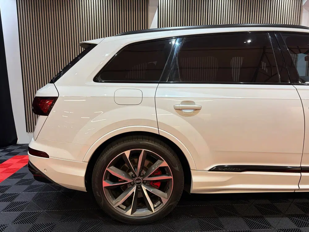 Audi Q7 60 TFSI e quattro Competition Panoroma dak uit 2021, foto 4