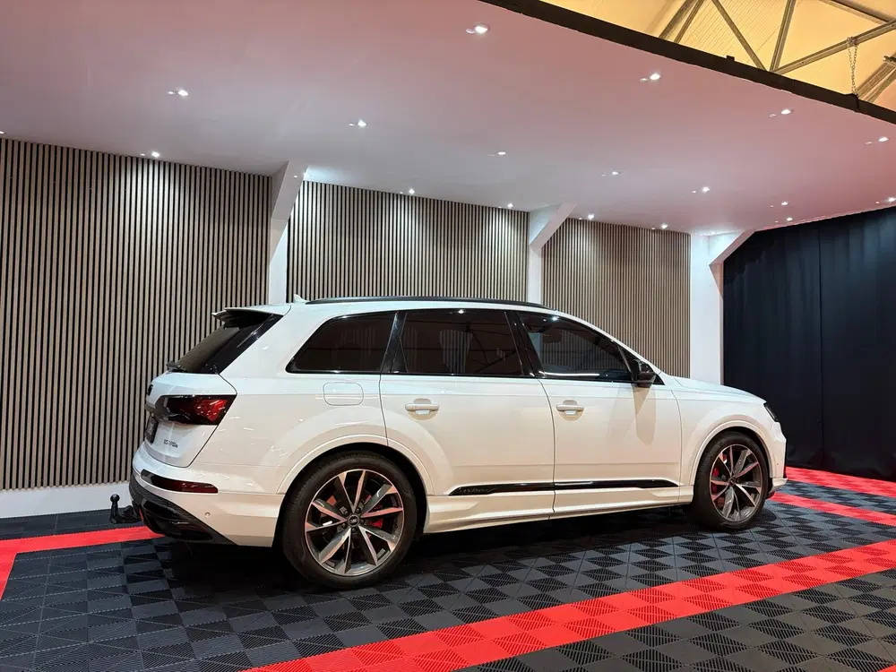 Audi Q7 60 TFSI e quattro Competition Panoroma dak uit 2021, foto 6