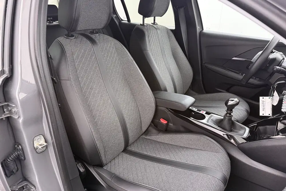 Peugeot 208 1.2T 101 PK Allure Half-Leder Carplay DAB uit 2025, foto 14