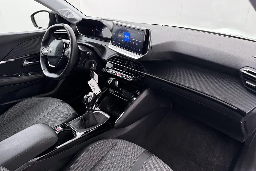Peugeot 208 1.2T 101 PK Allure Half-Leder Carplay DAB uit 2025, foto 15