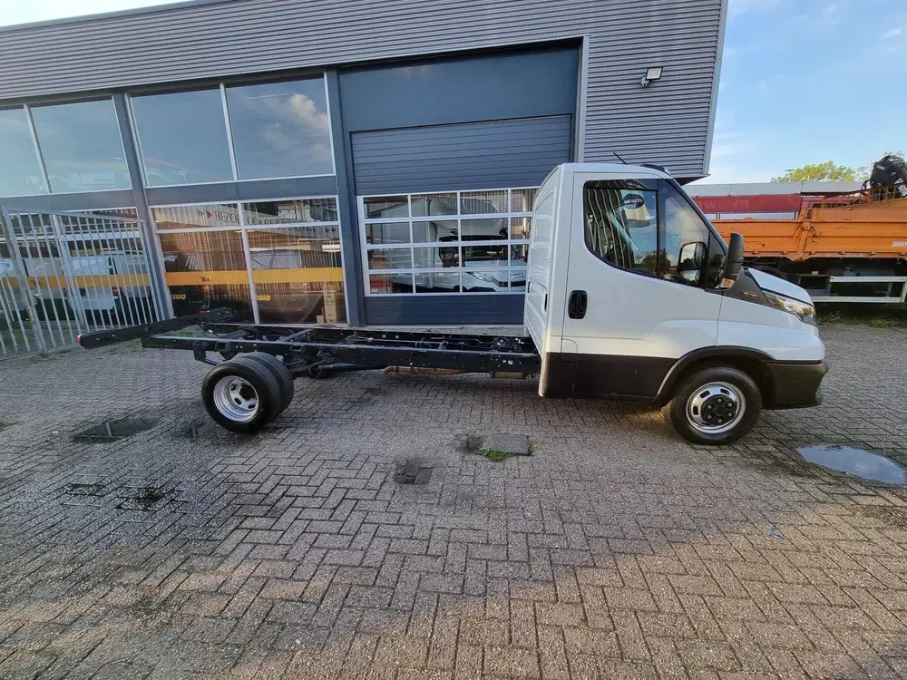 Iveco Daily 35C16 uit 2024, foto 11