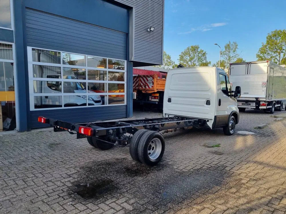 Iveco Daily 35C16 uit 2024, foto 2