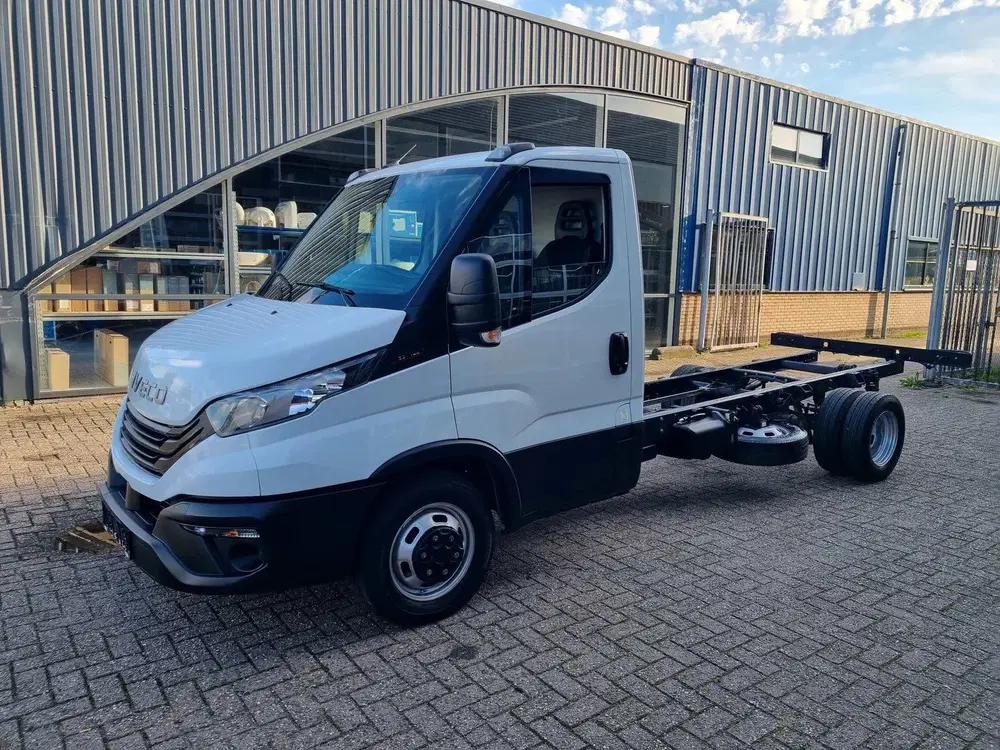 Iveco Daily 35C16 uit 2024, foto 4