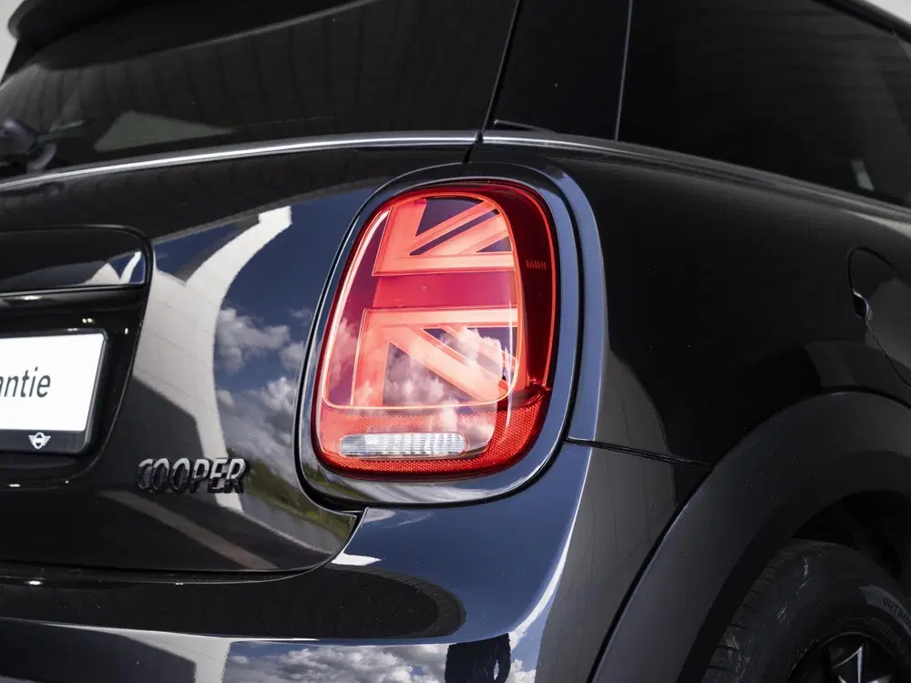 Mini Cooper Cooper Classic + Navigatie + Black Exterie uit 2022, foto 14