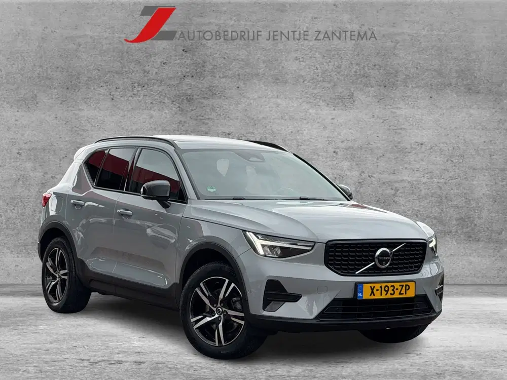 Volvo XC40 2.0 B4 Plus Dark uit 2024