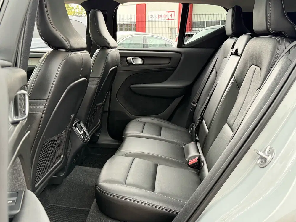 Volvo XC40 2.0 B4 Plus Dark uit 2024, foto 10