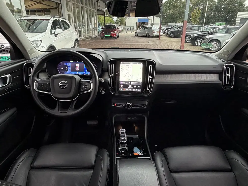 Volvo XC40 2.0 B4 Plus Dark uit 2024, foto 11