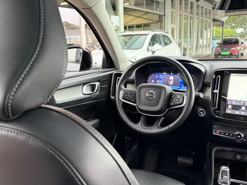 Volvo XC40 2.0 B4 Plus Dark uit 2024, foto 12