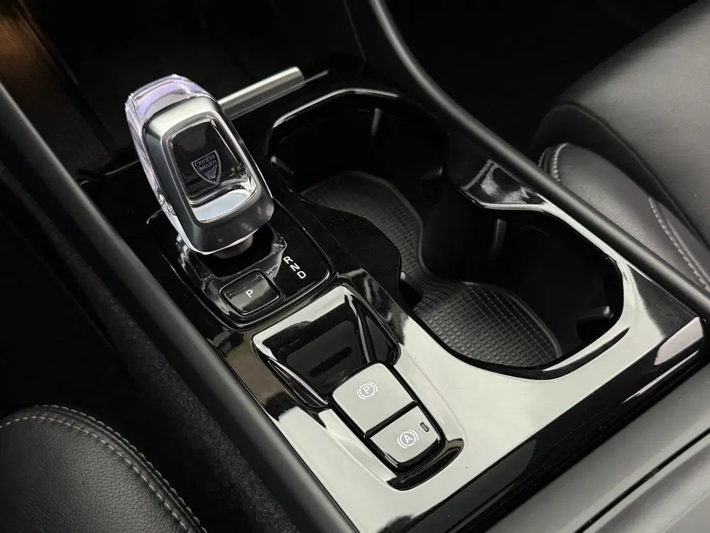 Volvo XC40 2.0 B4 Plus Dark uit 2024, foto 15