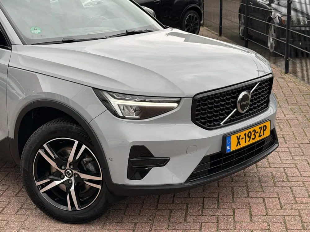 Volvo XC40 2.0 B4 Plus Dark uit 2024, foto 2