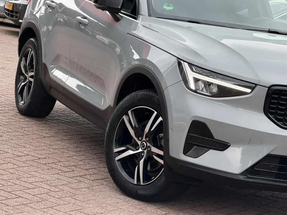 Volvo XC40 2.0 B4 Plus Dark uit 2024, foto 3