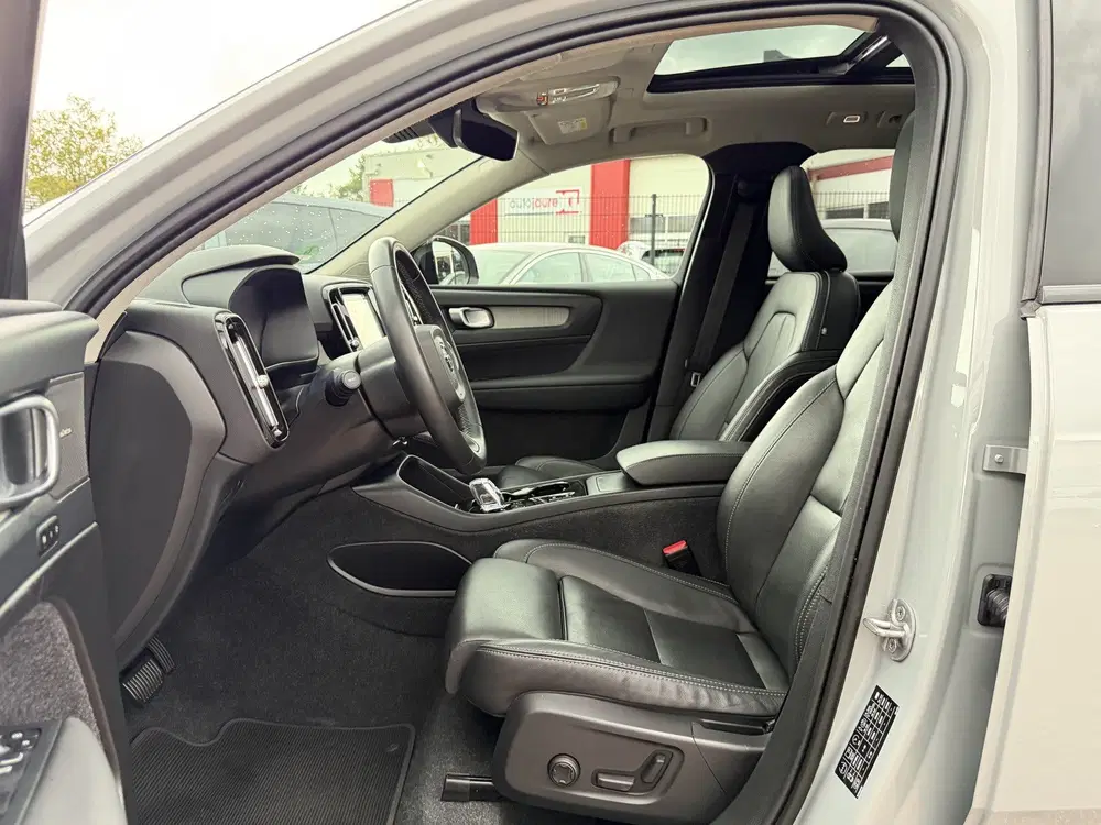 Volvo XC40 2.0 B4 Plus Dark uit 2024, foto 6