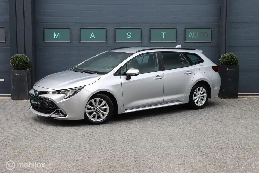 Toyota Corolla Hybrid Business uit 2024